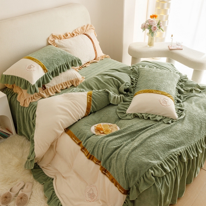 91家纺网 家纺一手货源 找家纺 （总）胜权2024牛奶绒5D雕花刺绣夹棉单床裙单件保暖床裙三件套四件套