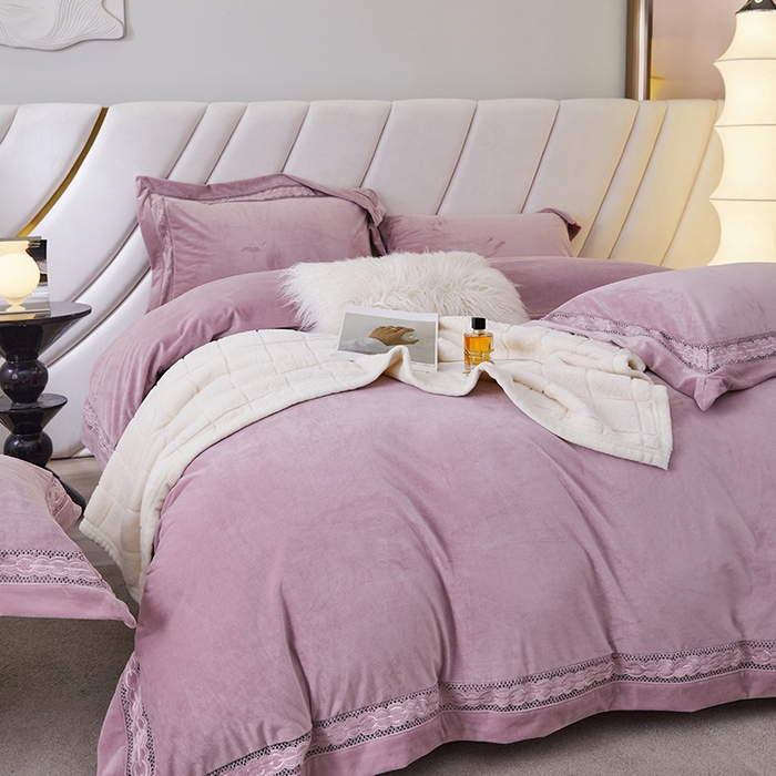 91家纺网 家纺一手货源 找家纺 榻尚 2023婴肤绒镂空设计拼边工艺款四件套-佳梦系列 佳梦-藕色