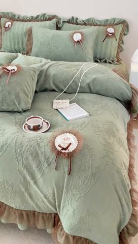 91家纺网 家纺一手货源 找家纺 （总）胜权2024牛奶绒5D雕花刺绣夹棉单床裙单件保暖床裙三件套四件套