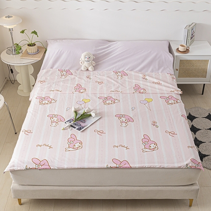 91家纺网 家纺一手货源 找家纺 Mr.pig猪先生2023新款三丽鸥全棉水洗棉旅行隔脏睡袋 圆点玉桂狗