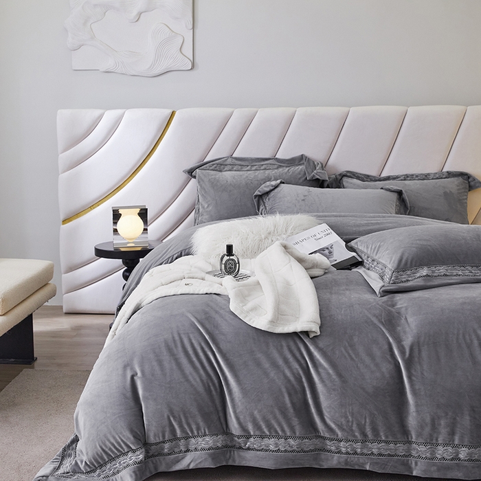 91家纺网 家纺一手货源 找家纺 榻尚 2023婴肤绒镂空设计拼边工艺款四件套-佳梦系列 佳梦-灰