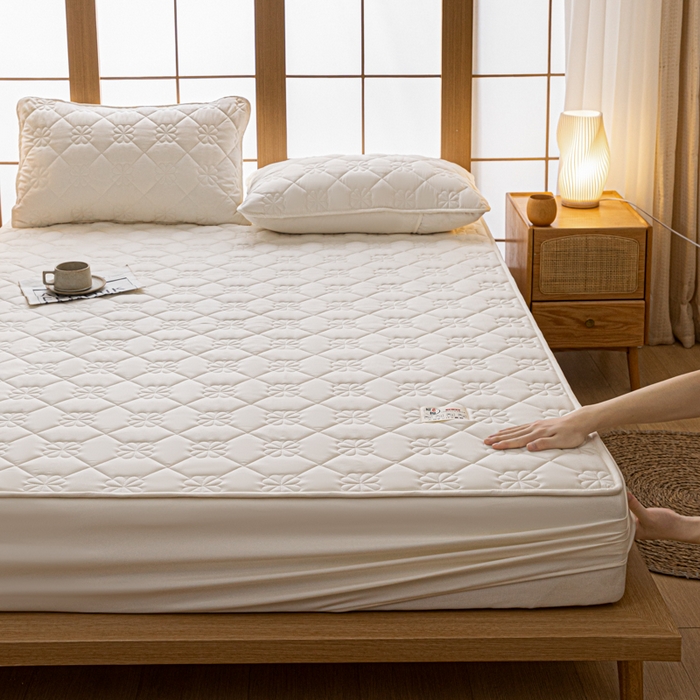 91家纺网 家纺一手货源 找家纺 米粒家纺 2023新款A类大豆纤维夹棉床笠系列 幸运花-白