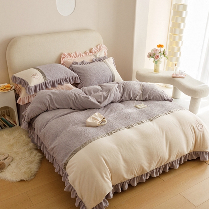 91家纺网 家纺一手货源 找家纺 胜权家纺   2023秋冬新款加厚牛奶绒5D雕花刺绣夹棉单床裙单件保暖床裙三件套四件套 香草紫