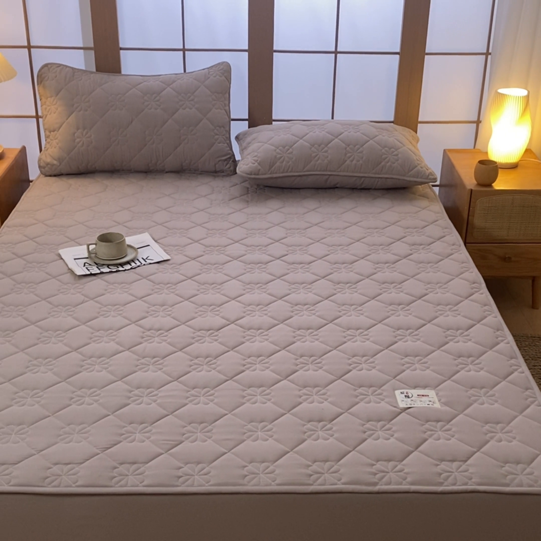 91家纺网 家纺一手货源 找家纺 米粒家纺 2023新款A类大豆纤维夹棉床笠系列 幸运花-卡其