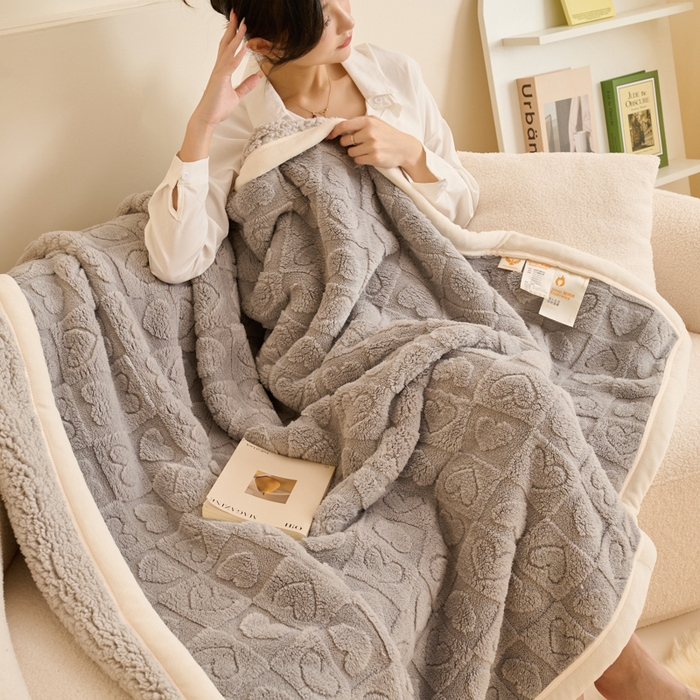 91家纺网 家纺一手货源 找家纺 21度C 2023新款爱心舒棉绒复合毯盖毯毛毯 爱心包边款-烟灰