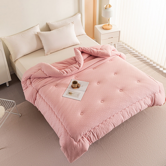 91家纺网 家纺一手货源 找家纺 佳居缘 2023新款火山绒大豆被 桃花粉