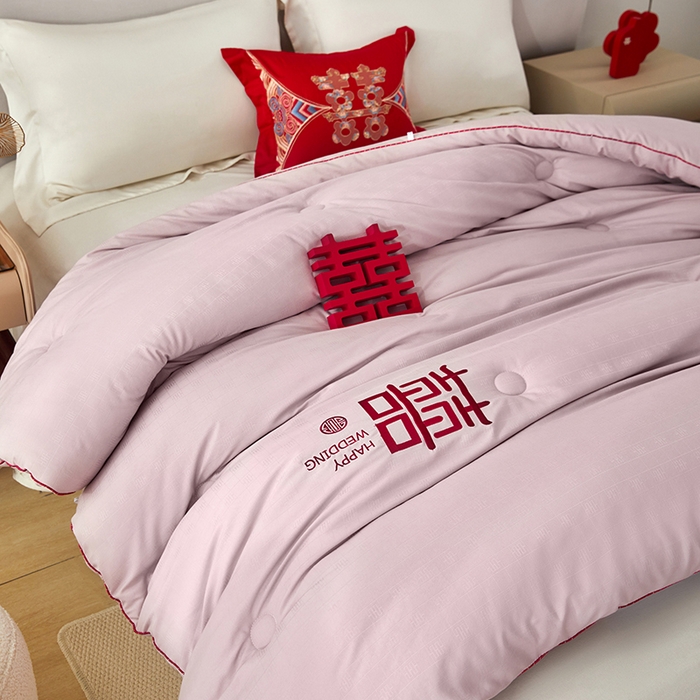 91家纺网 家纺一手货源 找家纺 丽卡家纺 2023新款大豆纤维澳棉提花被子被芯-双喜临门 双喜临门-豆沙