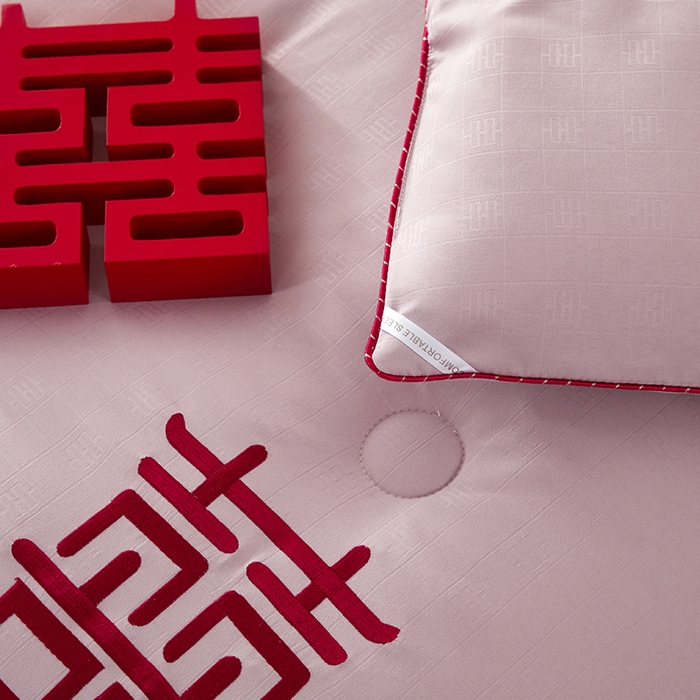 91家纺网 家纺一手货源 找家纺 丽卡家纺 2023新款大豆纤维澳棉提花被子被芯-双喜临门 双喜临门-豆沙