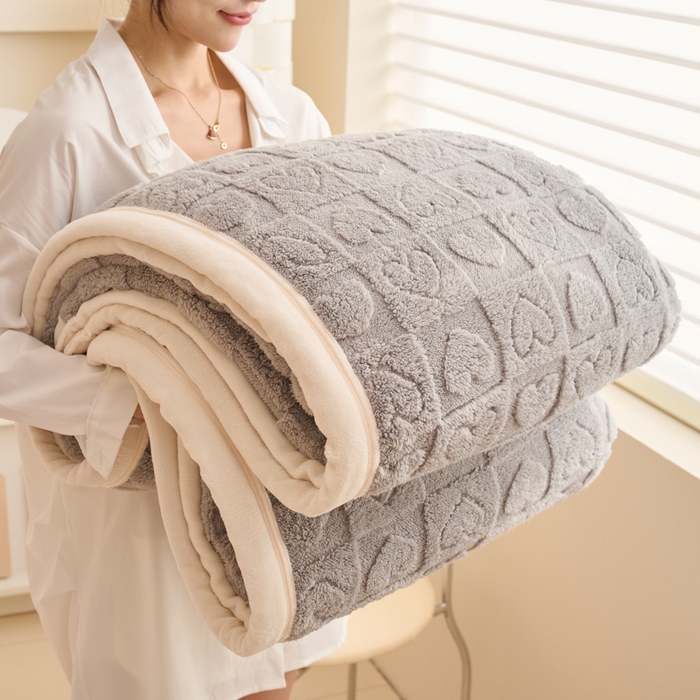 91家纺网 家纺一手货源 找家纺 21度C 2023新款爱心舒棉绒复合毯盖毯毛毯 爱心包边款-烟灰