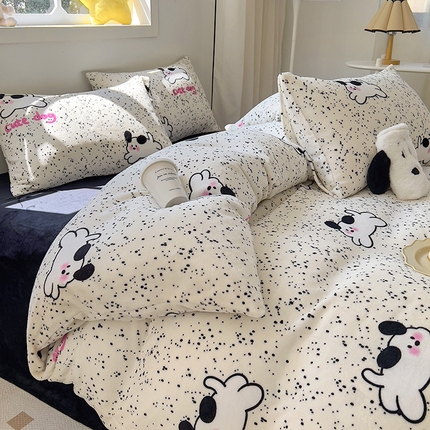 山茶家纺2023新款高克重印花牛奶绒四件套 黑色小狗