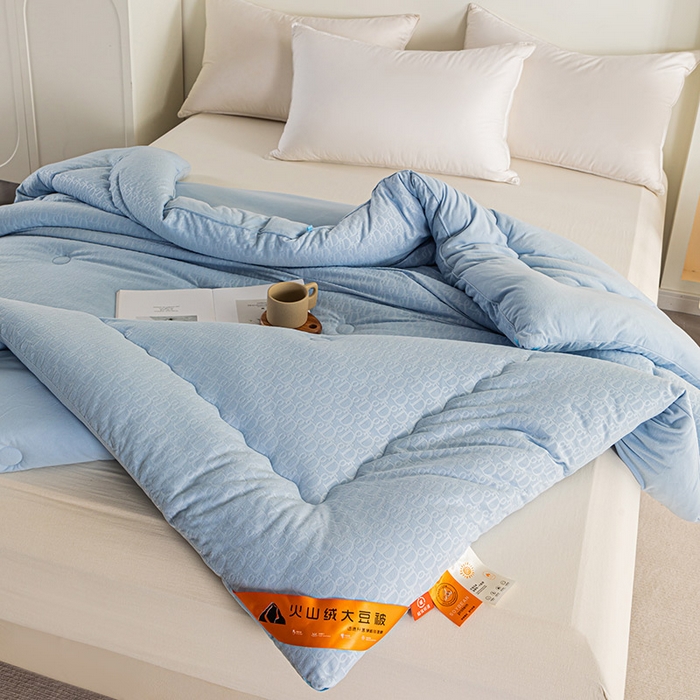 91家纺网 家纺一手货源 找家纺 佳居缘 2023新款火山绒大豆被 天空蓝