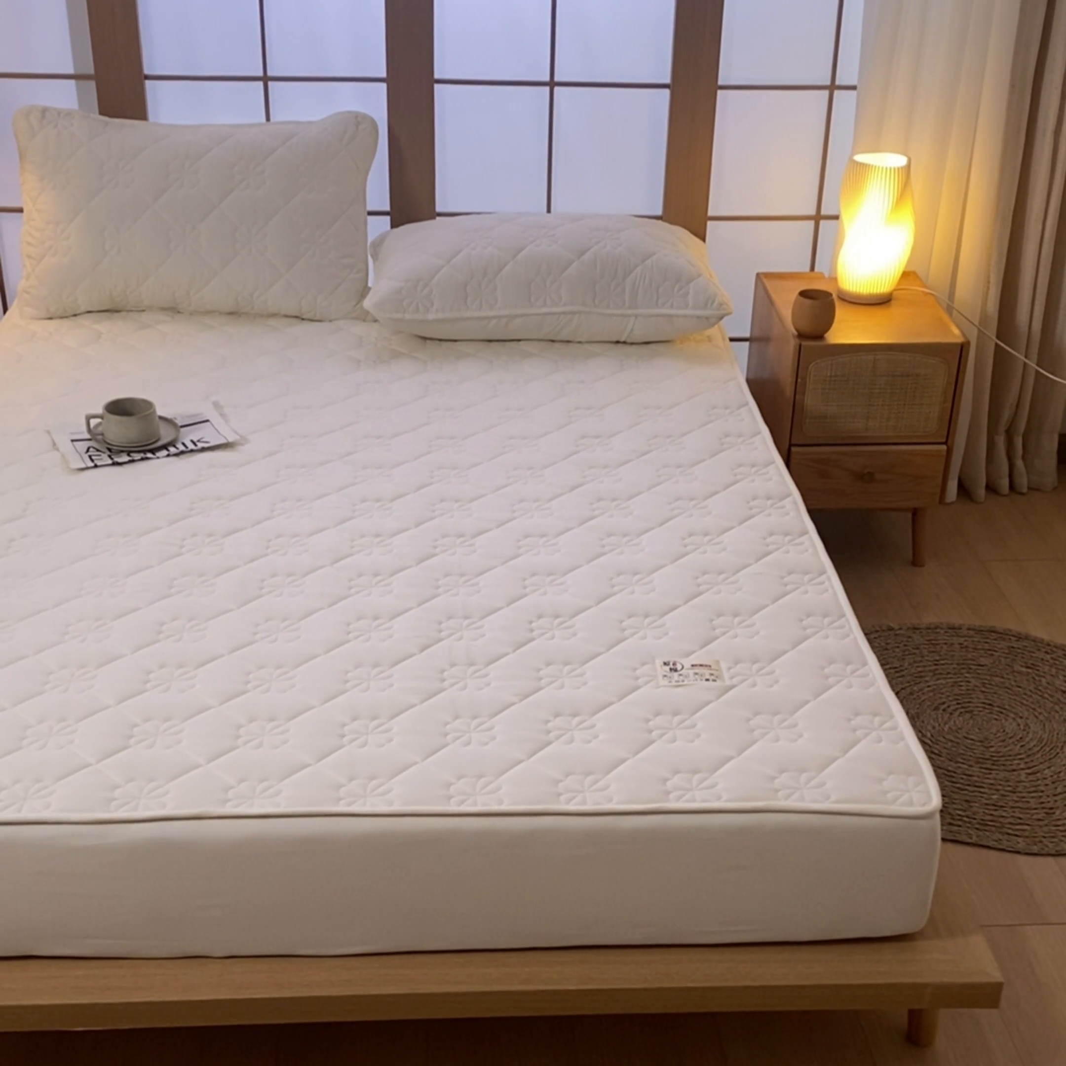 91家纺网 家纺一手货源 找家纺 米粒家纺 2023新款A类大豆纤维夹棉床笠系列 幸运花-白