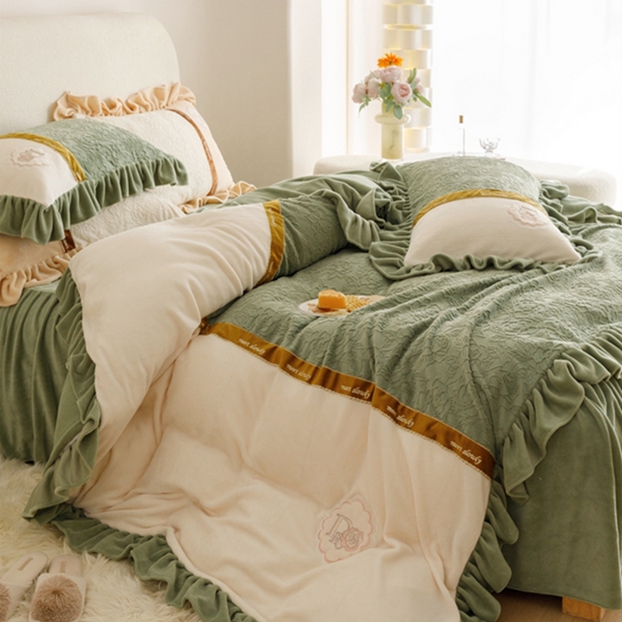 91家纺网 家纺一手货源 找家纺 （总）胜权2024牛奶绒5D雕花刺绣夹棉单床裙单件保暖床裙三件套四件套