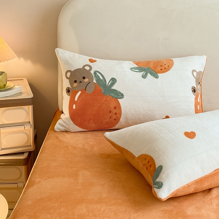 91家纺网 家纺一手货源 找家纺 沐辰 2023新款牛奶绒印花四件套 橘子熊