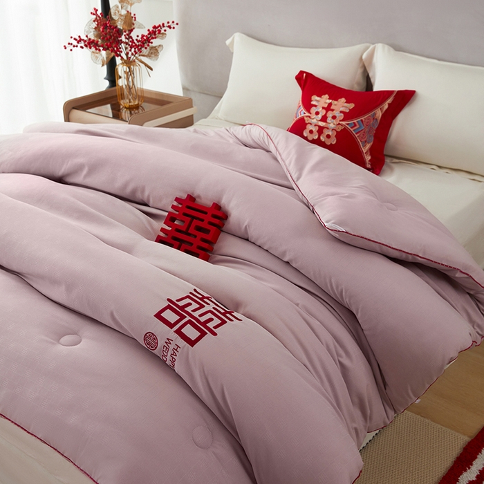 91家纺网 家纺一手货源 找家纺 丽卡家纺 2023新款大豆纤维澳棉提花被子被芯-双喜临门 双喜临门-豆沙