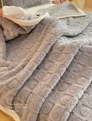 91家纺网 家纺一手货源 找家纺 21度C 2023新款爱心舒棉绒复合毯盖毯毛毯 爱心包边款-烟灰