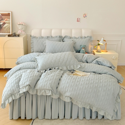 91家纺网 家纺一手货源 找家纺 恋尚 2023新款保暖蜜桃绒床笠床裙二合一（ 欧米拉）四件套 欧米拉-浅灰