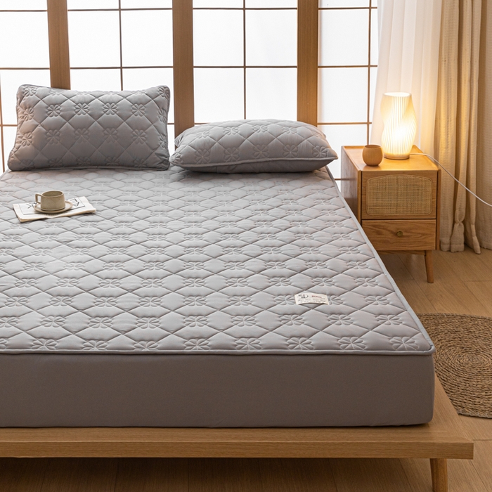 91家纺网 家纺一手货源 找家纺 米粒家纺 2023新款A类大豆纤维夹棉床笠系列 幸运花-浅灰