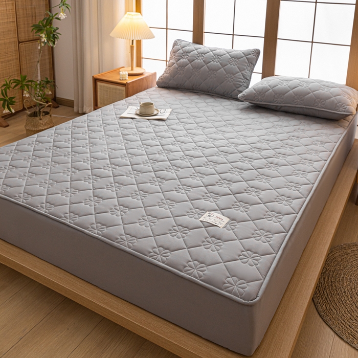 91家纺网 家纺一手货源 找家纺 米粒家纺 2023新款A类大豆纤维夹棉床笠系列 幸运花-浅灰