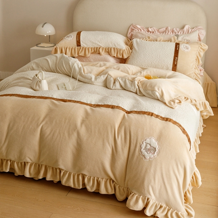 91家纺网 家纺一手货源 找家纺 胜权家纺   2023秋冬新款加厚牛奶绒5D雕花刺绣夹棉单床裙单件保暖床裙三件套四件套 奶咖
