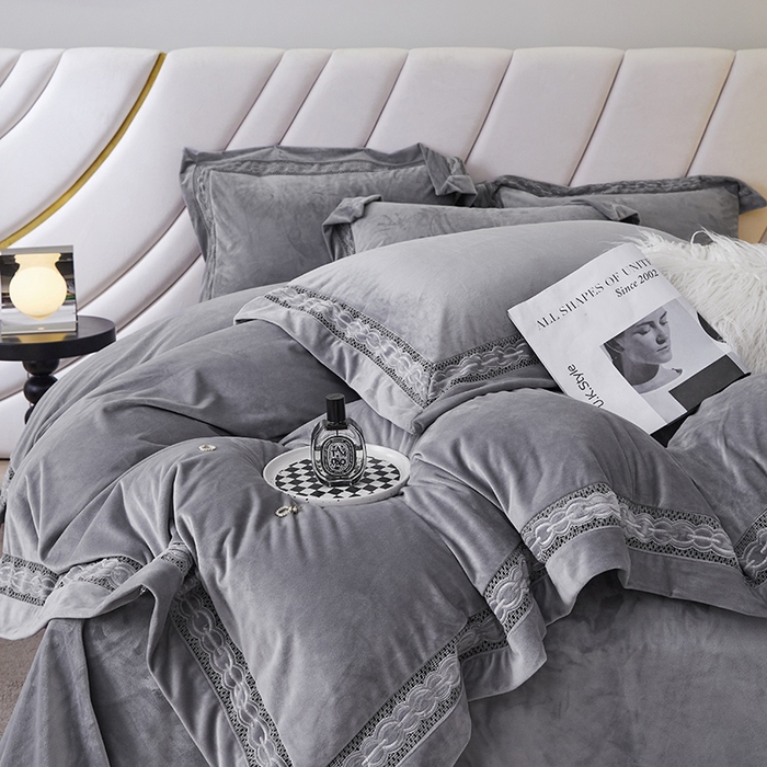 91家纺网 家纺一手货源 找家纺 榻尚 2023婴肤绒镂空设计拼边工艺款四件套-佳梦系列 佳梦-灰