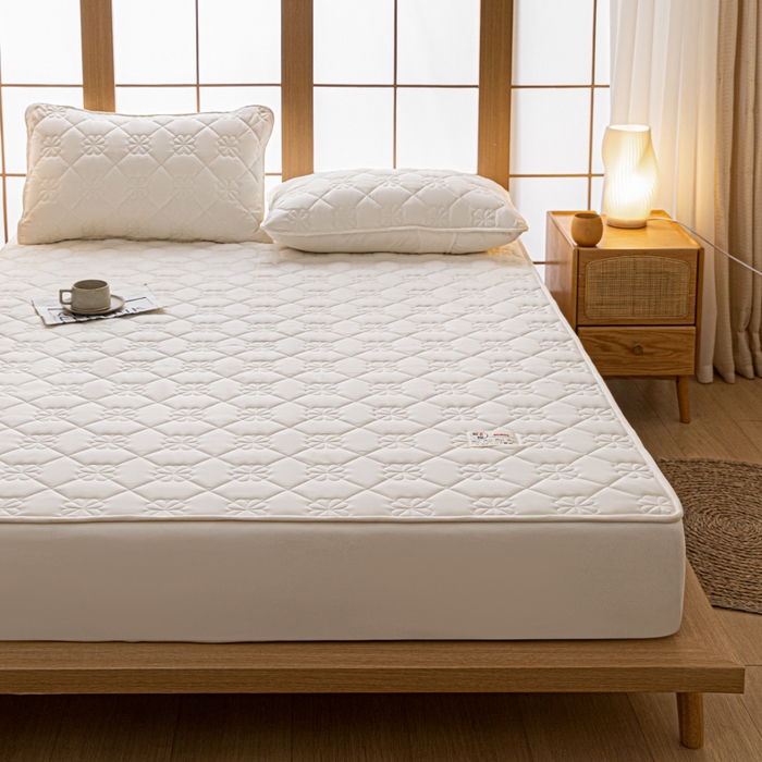 91家纺网 家纺一手货源 找家纺 米粒家纺 2023新款A类大豆纤维夹棉床笠系列 幸运花-白