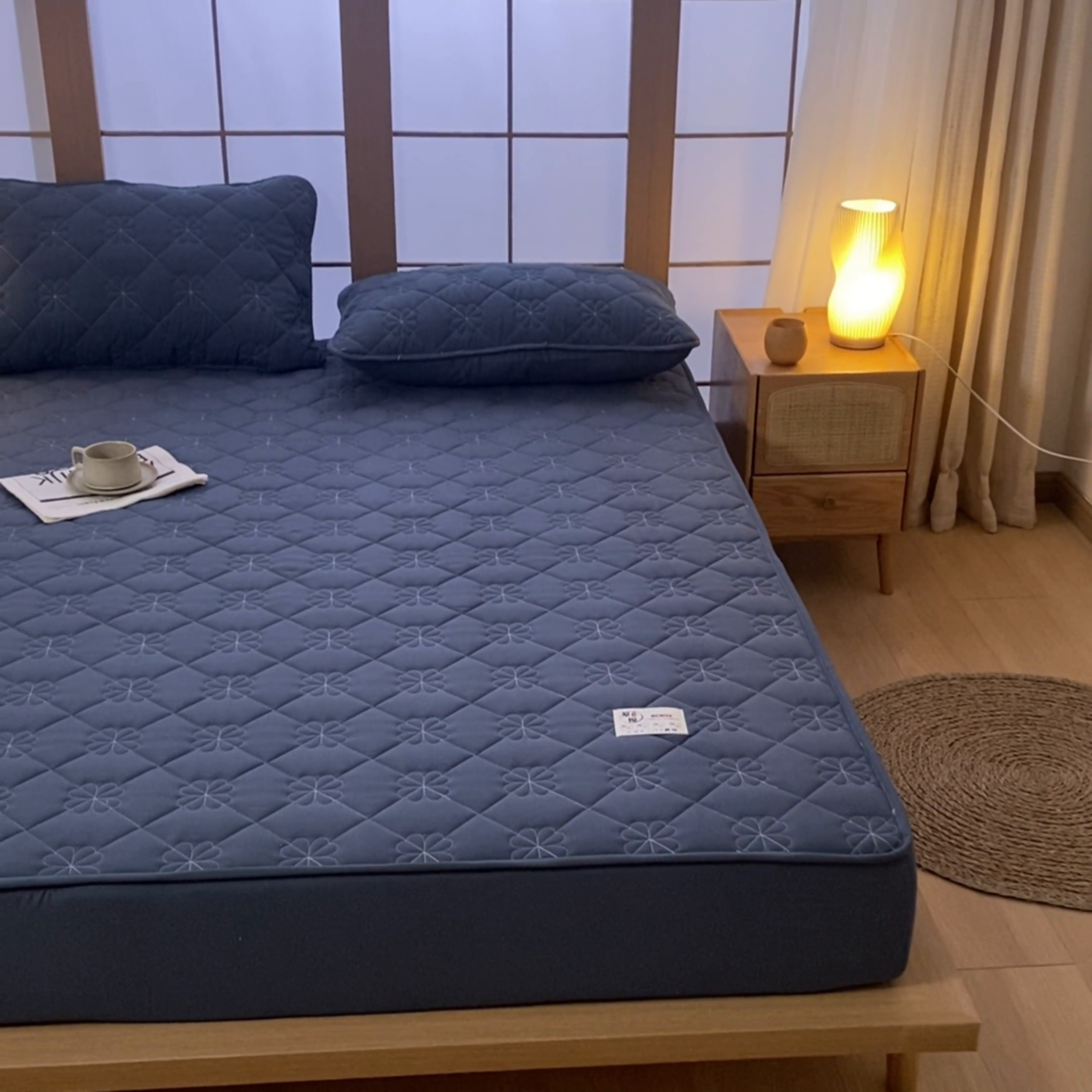 91家纺网 家纺一手货源 找家纺 米粒家纺 2023新款A类大豆纤维夹棉床笠系列 幸运花-深灰