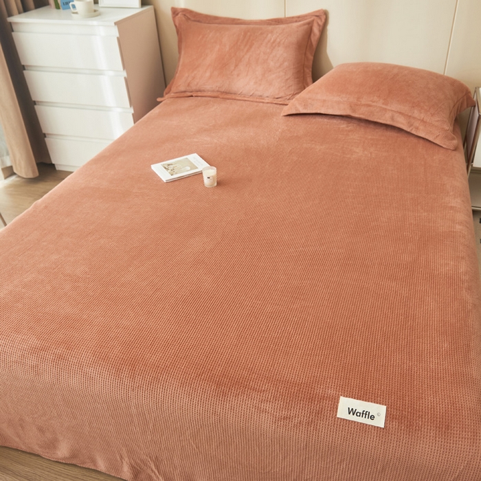 91家纺网 家纺一手货源 找家纺 吾诺 2023秋冬 华夫格绒床单枕套床笠毯子单品系列 - 牛奶绒床单 焦糖咖