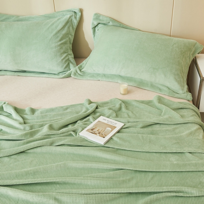 91家纺网 家纺一手货源 找家纺 吾诺 2023秋冬 华夫格绒床单枕套床笠毯子单品系列 - 牛奶绒床单 中绿色