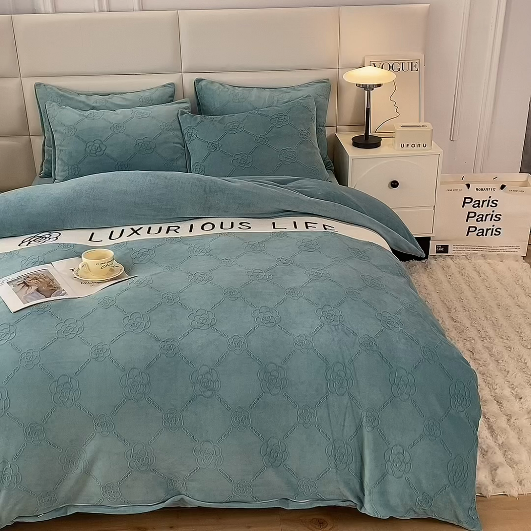 91家纺网 家纺一手货源 找家纺 绒兔兔 2023新款雕花烂花牛奶绒刺绣四件套 克洛伊系列 克洛伊-碧绿