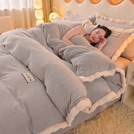 91家纺网 家纺一手货源 找家纺 米奈家居 2025新款A类高克重牛奶绒四件套-卡洛琳 高级灰