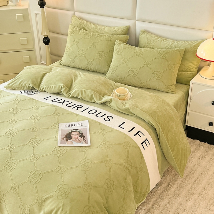 91家纺网 家纺一手货源 找家纺 绒兔兔 2023新款雕花烂花牛奶绒刺绣四件套 克洛伊系列 克洛伊-果绿