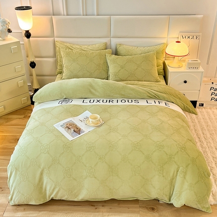 91家纺网 家纺一手货源 找家纺 绒兔兔 2023新款雕花烂花牛奶绒刺绣四件套 克洛伊系列 克洛伊-果绿