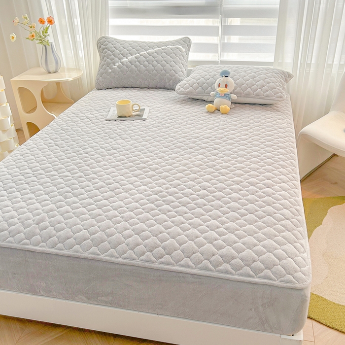 91家纺网 家纺一手货源 找家纺 梵朴 2023新款牛奶绒夹棉床笠 纯色-气质灰