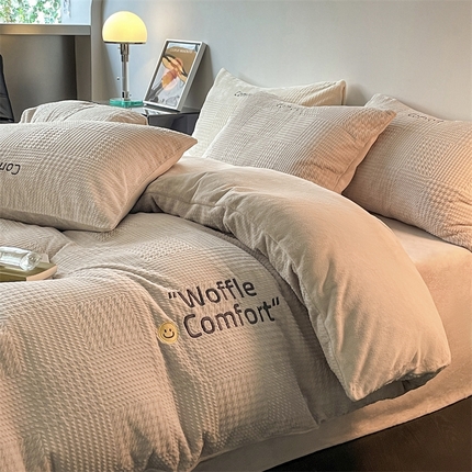 91家纺网 家纺一手货源 找家纺 （总）无界 2024新款B类牛奶绒雕花四件套-希蔓系列