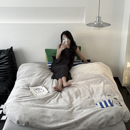 桔子家纺  2023新款全消光牛奶绒精致贴布刺绣四件套--安睡猫 安睡猫（模特图）