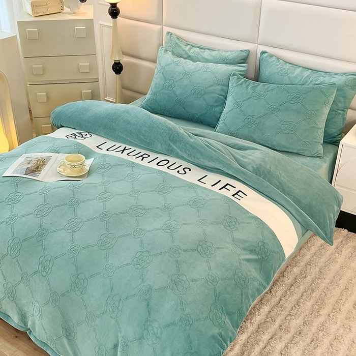 91家纺网 家纺一手货源 找家纺 绒兔兔 2023新款雕花烂花牛奶绒刺绣四件套 克洛伊系列 克洛伊-碧绿