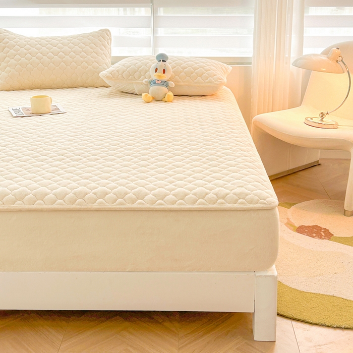 91家纺网 家纺一手货源 找家纺 梵朴 2023新款牛奶绒夹棉床笠 纯色-素雅白