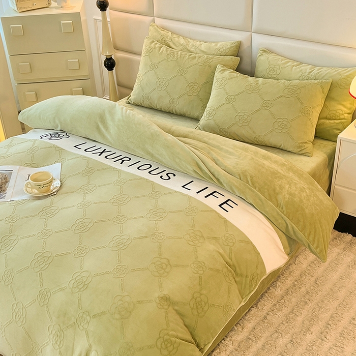 91家纺网 家纺一手货源 找家纺 绒兔兔 2023新款雕花烂花牛奶绒刺绣四件套 克洛伊系列 克洛伊-果绿