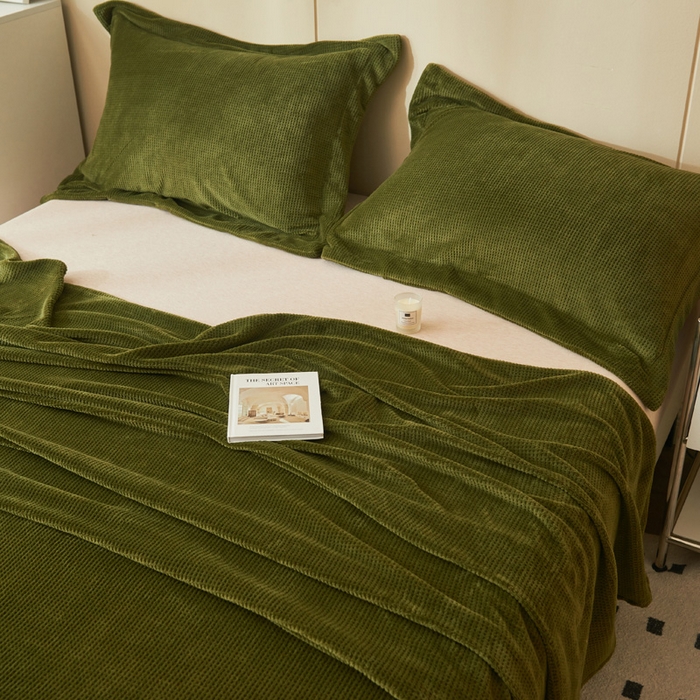 91家纺网 家纺一手货源 找家纺 吾诺 2023秋冬 华夫格绒床单枕套床笠毯子单品系列 - 牛奶绒床单 橄榄绿