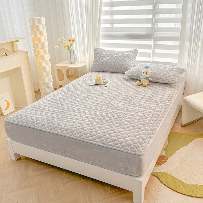 91家纺网 家纺一手货源 找家纺 梵朴 2023新款牛奶绒夹棉床笠 纯色-气质灰