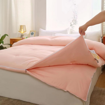 91家纺网 家纺一手货源 找家纺 玖琳家纺 2023新款李官奇二合一大豆子母被 粉色