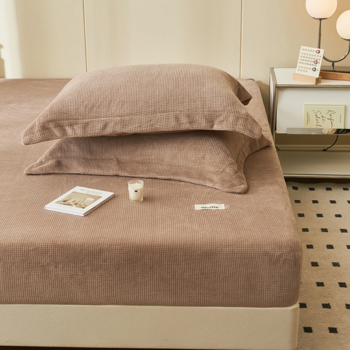 91家纺网 家纺一手货源 找家纺 吾诺 2023秋冬 华夫格牛奶绒毯子床单床笠单品系列-牛奶绒床笠 深驼色