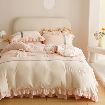 91家纺网 家纺一手货源 找家纺 （总）胜权2024牛奶绒5D雕花刺绣夹棉单床裙单件保暖床裙三件套四件套