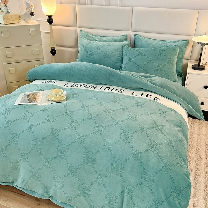 91家纺网 家纺一手货源 找家纺 绒兔兔 2023新款雕花烂花牛奶绒刺绣四件套 克洛伊系列 克洛伊-碧绿