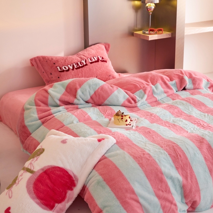 91家纺网 家纺一手货源 找家纺 金奇达 2023新款牛奶绒兔毛绒多巴胺摸摸兔四件套 青柠格