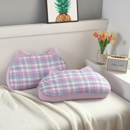 91家纺网 家纺一手货源 找家纺 明星枕业 2023新款水洗棉格子花草枕猫耳朵荞麦壳枕头 维希格紫