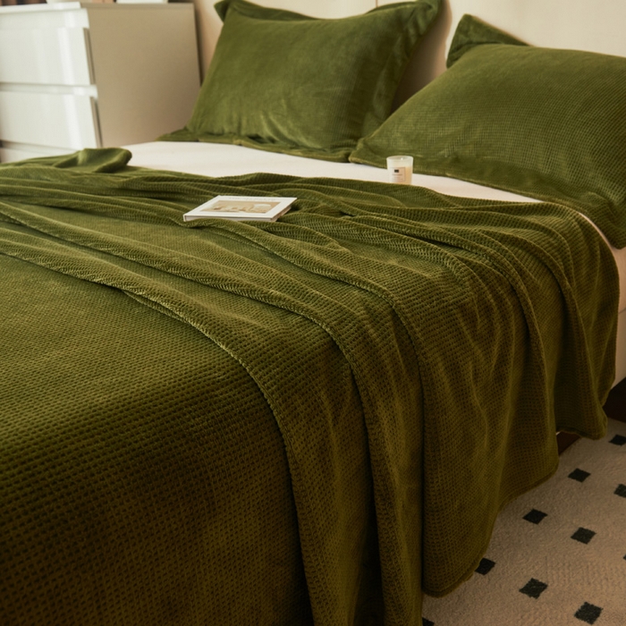 91家纺网 家纺一手货源 找家纺 吾诺 2023秋冬 华夫格绒床单枕套床笠毯子单品系列 - 牛奶绒床单 橄榄绿