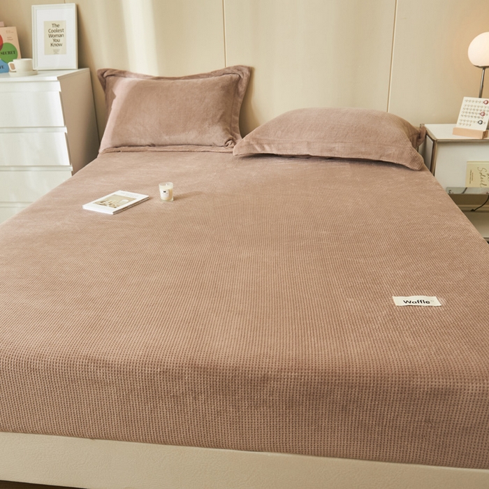 91家纺网 家纺一手货源 找家纺 吾诺 2023秋冬 华夫格牛奶绒毯子床单床笠单品系列-牛奶绒床笠 深驼色