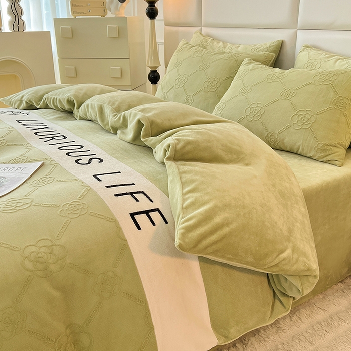 91家纺网 家纺一手货源 找家纺 绒兔兔 2023新款雕花烂花牛奶绒刺绣四件套 克洛伊系列 克洛伊-果绿